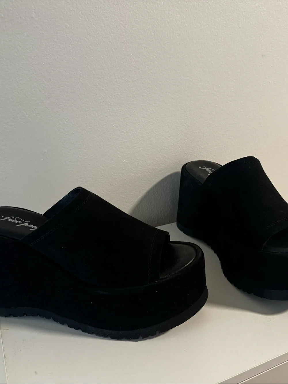 Free People avery black suede platform wedge 39/9 - NEVER WORN